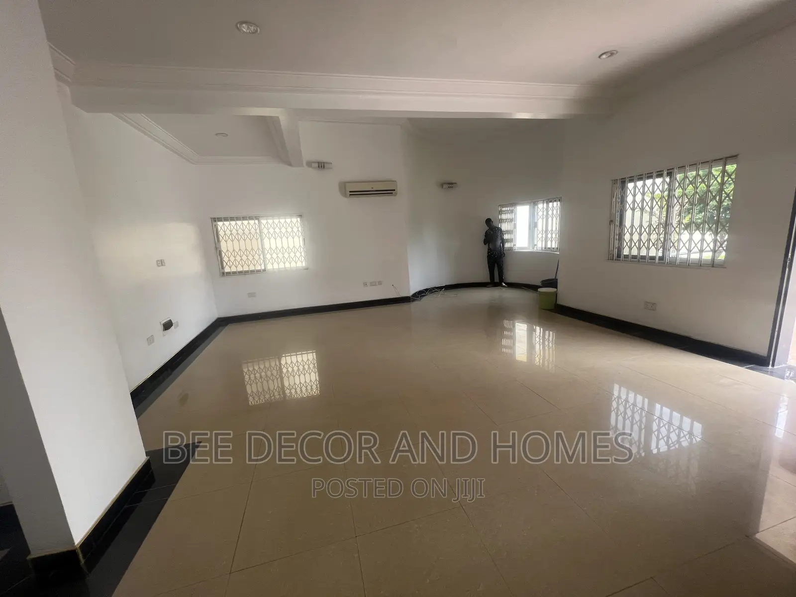 5bdrm Mansion in Bee Decor &Home’S, East Legon for rent
