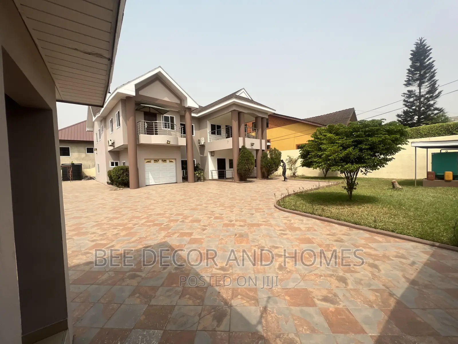 5bdrm Mansion in Bee Decor &Home’S, East Legon for rent