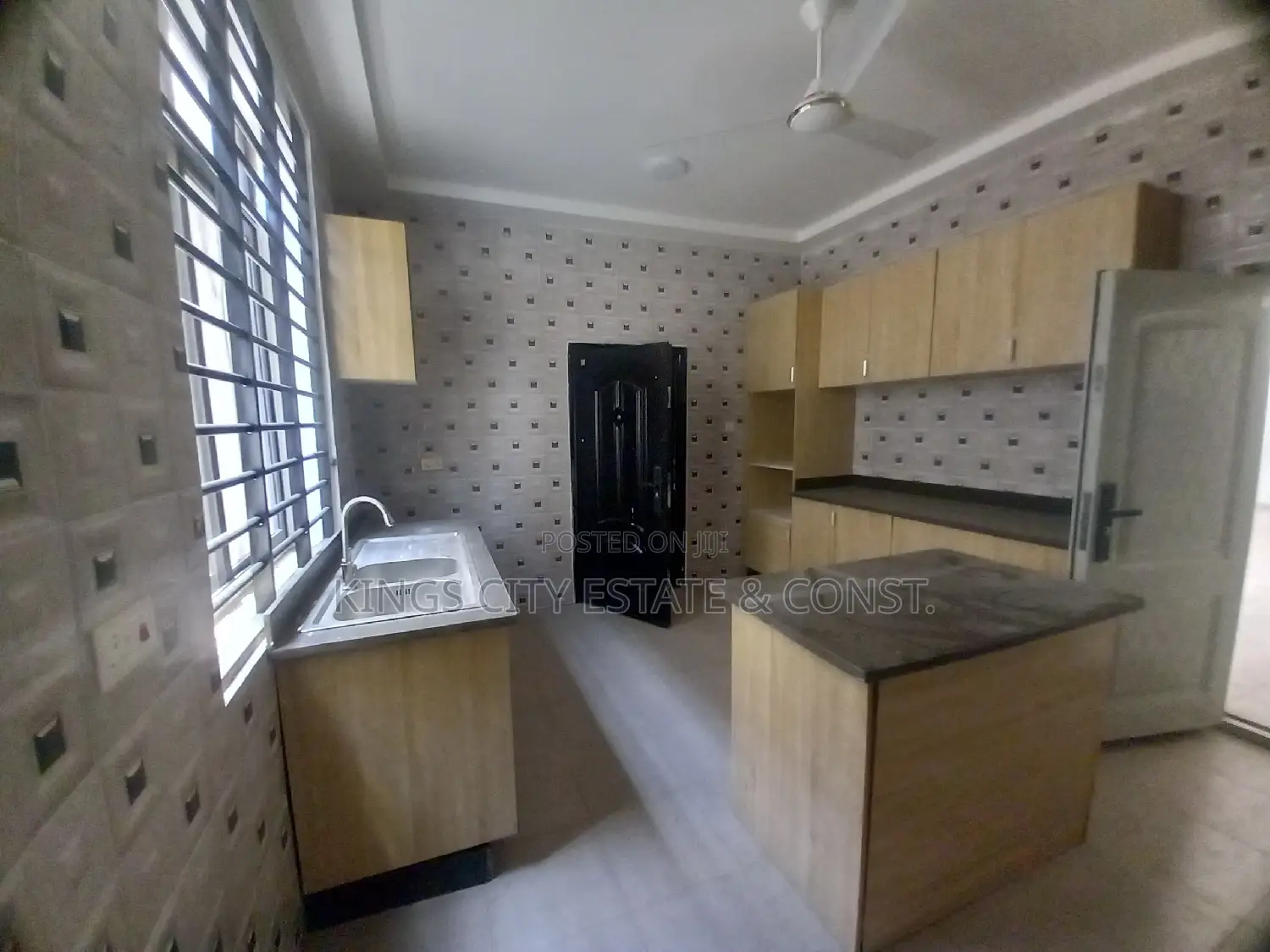 6bdrm Duplex in Acp-Estate, Achimota for sale