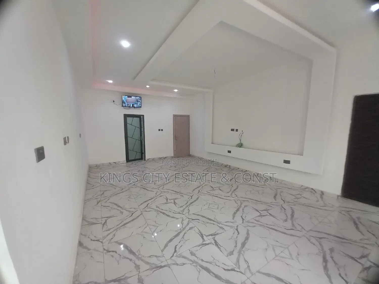 6bdrm Duplex in Acp-Estate, Achimota for sale