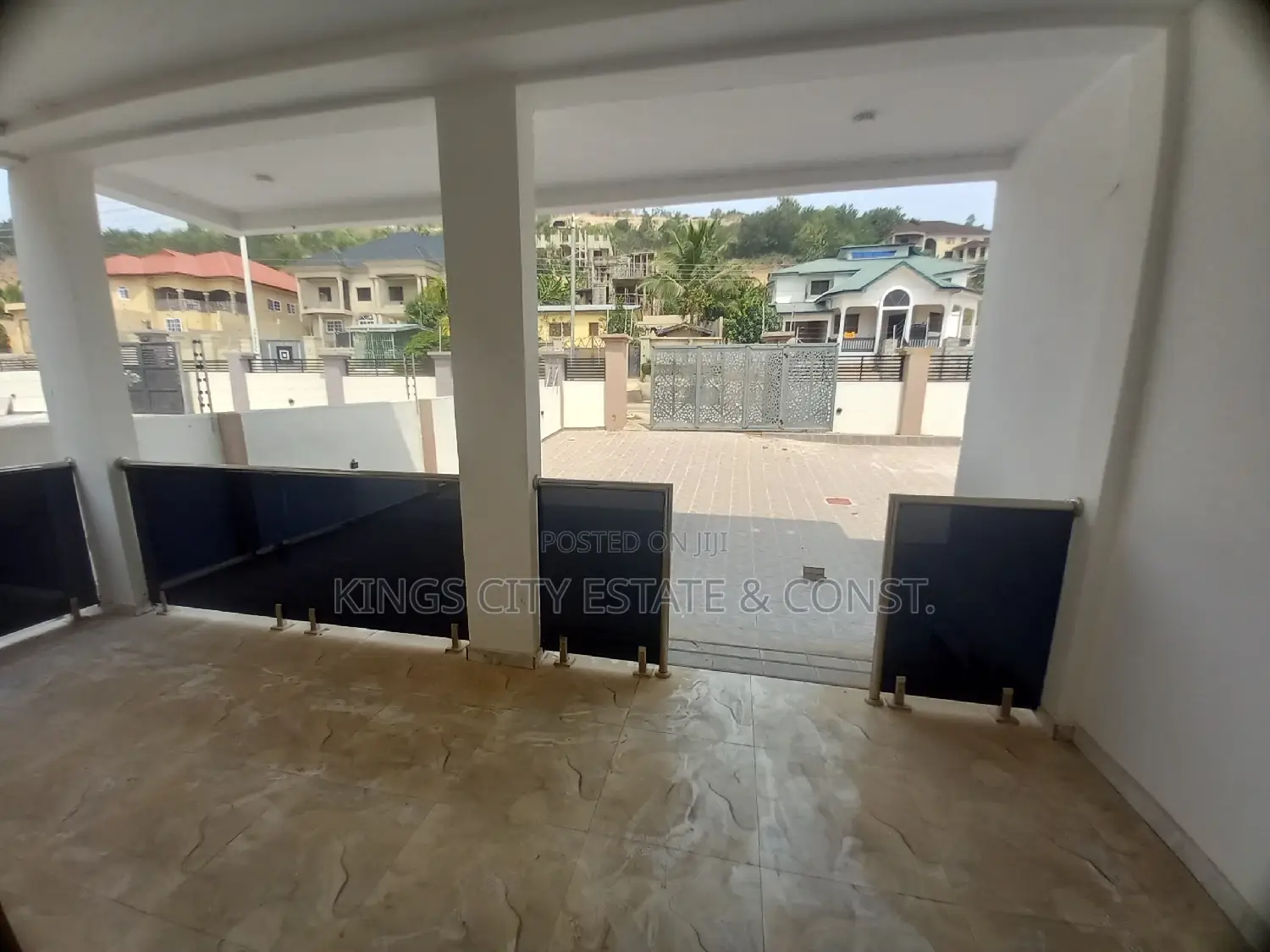 6bdrm Duplex in Acp-Estate, Achimota for sale