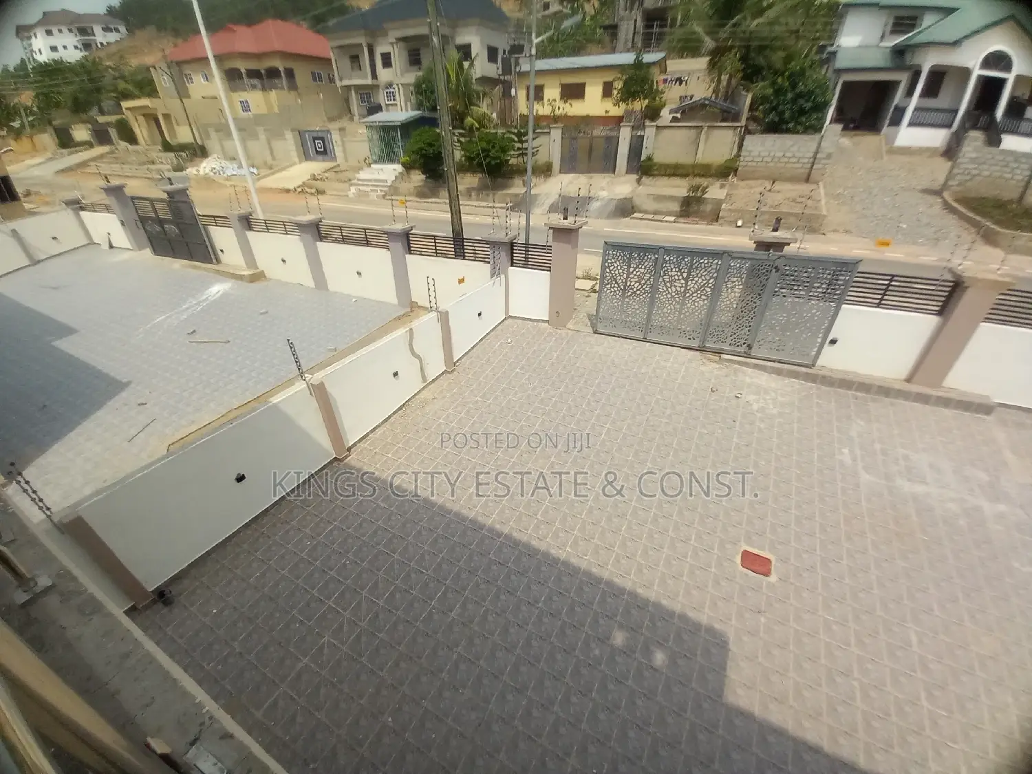 6bdrm Duplex in Acp-Estate, Achimota for sale