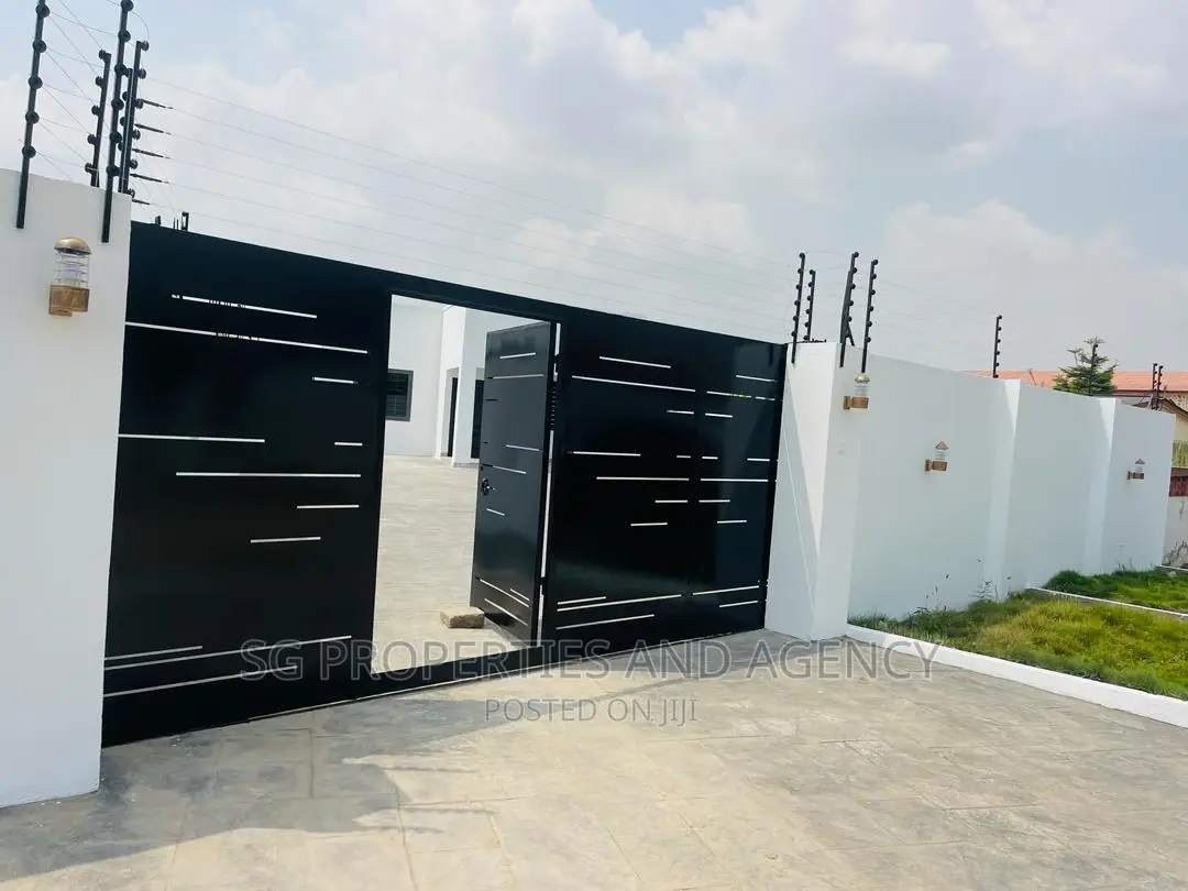 3bdrm House in Sakumono, Spintex for sale