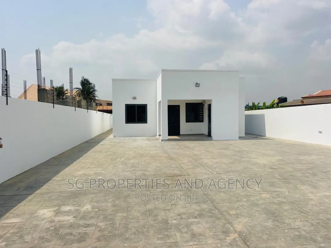 3bdrm House in Sakumono, Spintex for sale