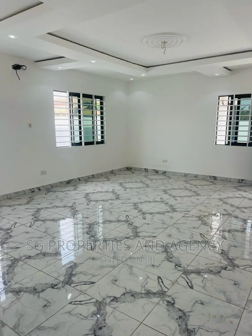 3bdrm House in Sakumono, Spintex for sale
