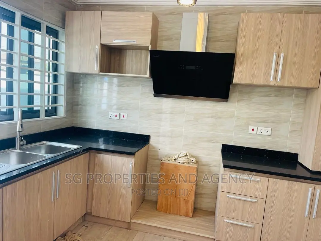 3bdrm House in Sakumono, Spintex for sale