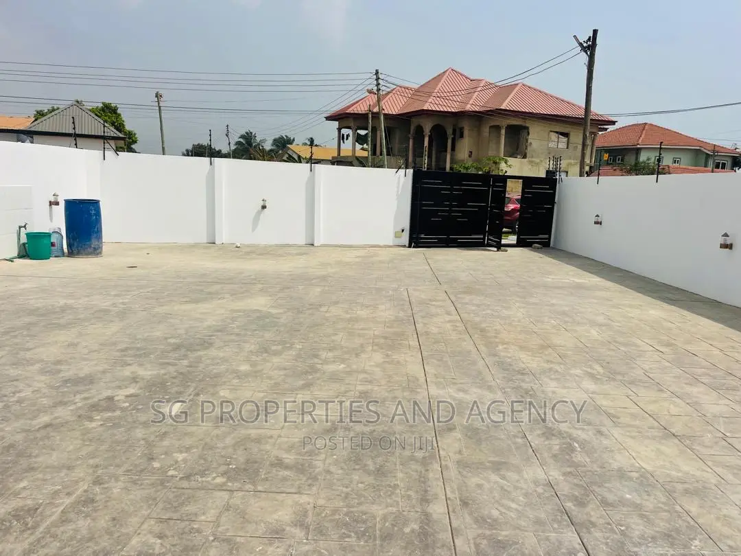 3bdrm House in Sakumono, Spintex for sale