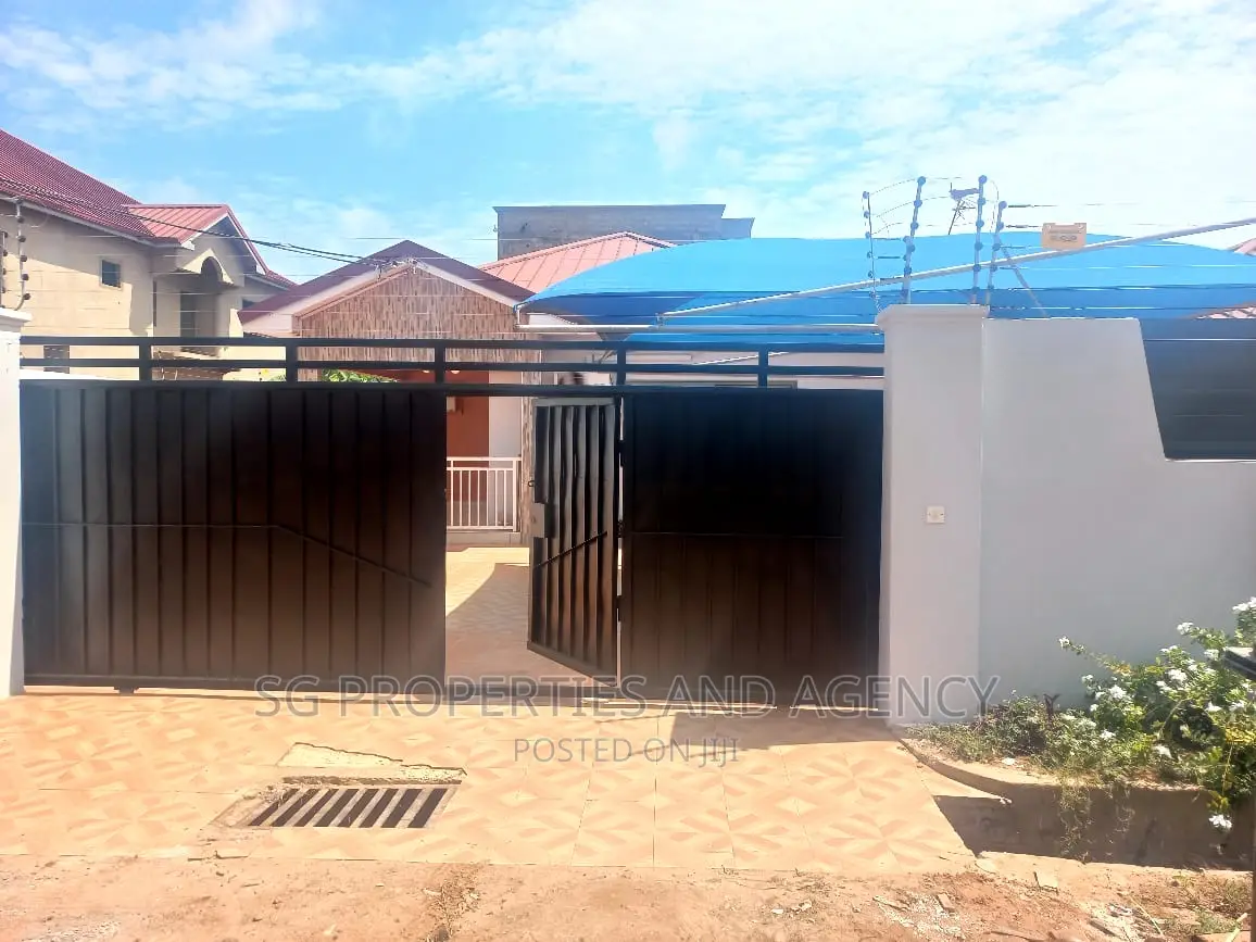 3bdrm House in Coastal, Spintex for rent