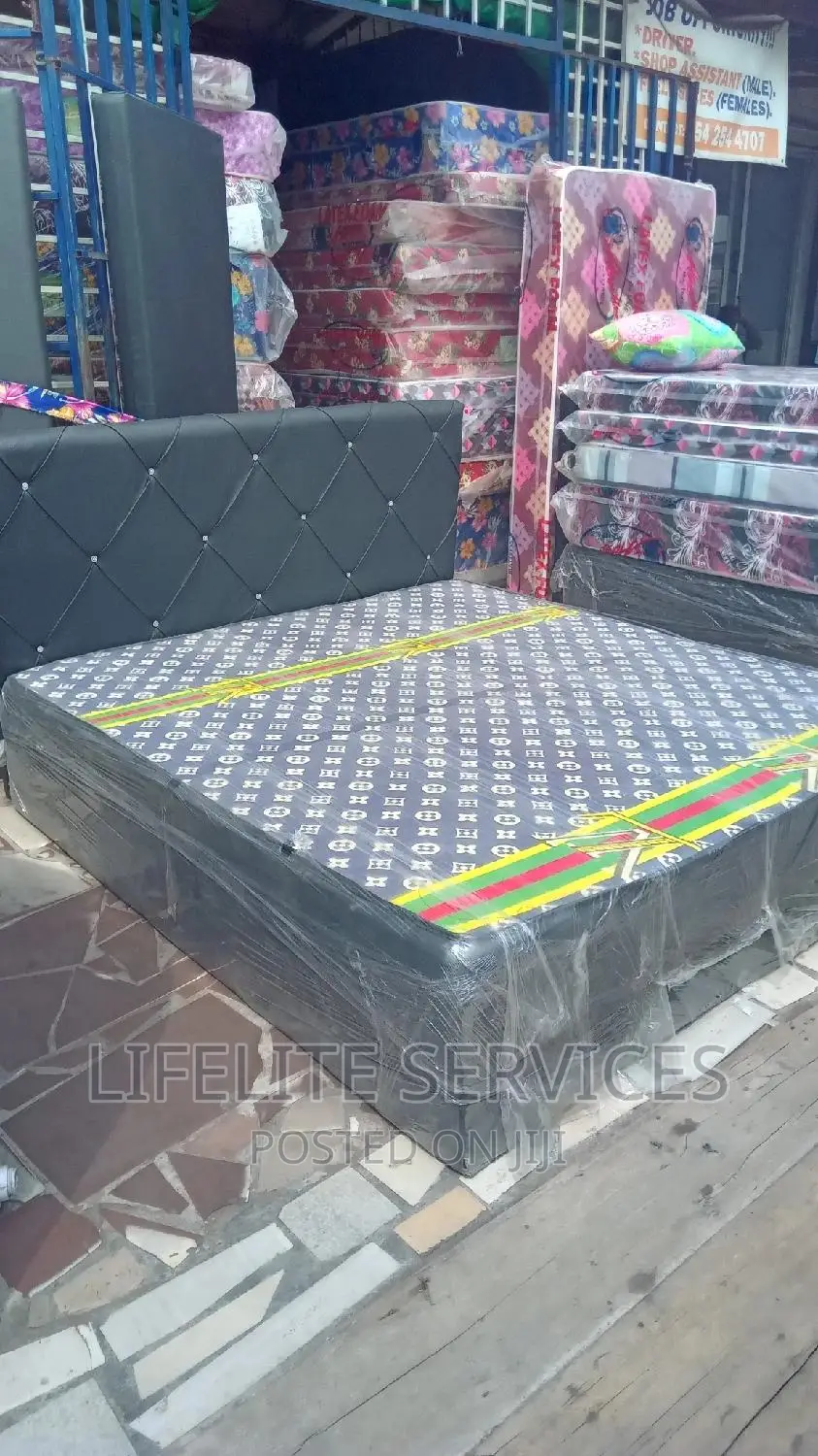 Bed With Foam Inbuilt Queen Size(72"×75")