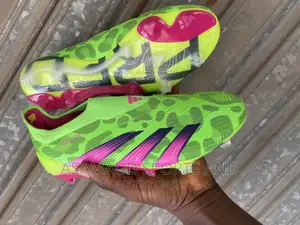 Original New Adidas Predator Football Boot