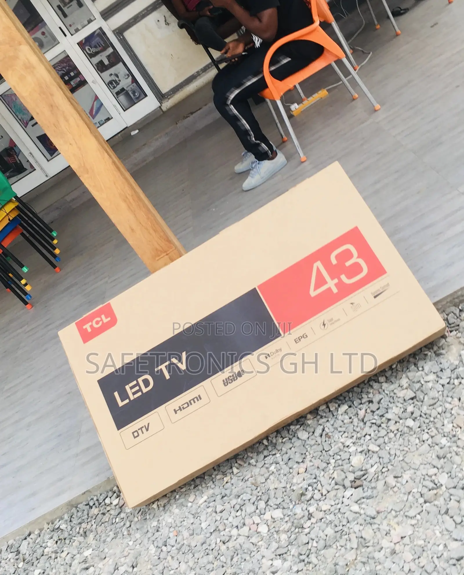Glossy Full HD Black Electric LED TCL HDR 43 Inches D3200 Tv