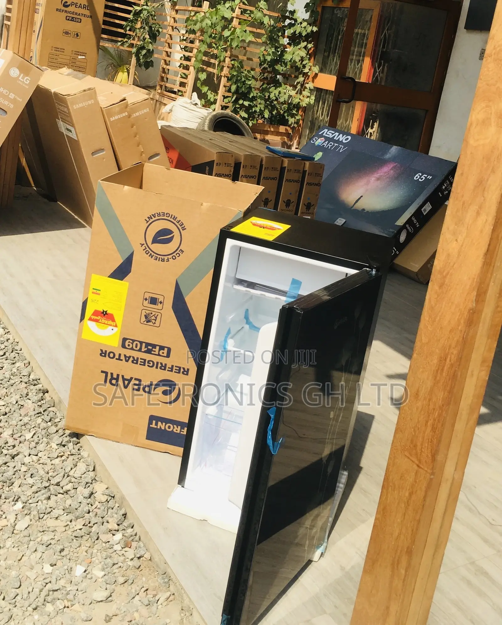 Singledoor Topfreezer Pearl 82L Glass Black Tabletop Fridge