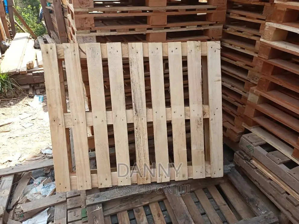Wooden Pallets, Plastic Pallets