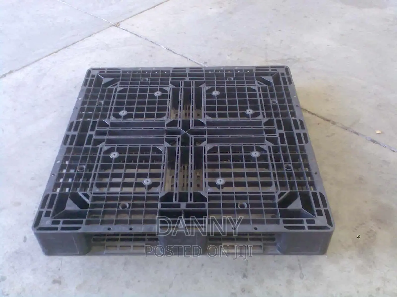 Wooden Pallets, Plastic Pallets