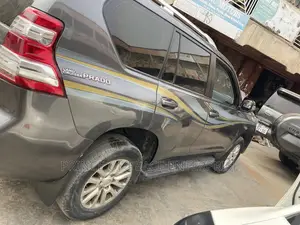 Land Cruiser Prado Body Line