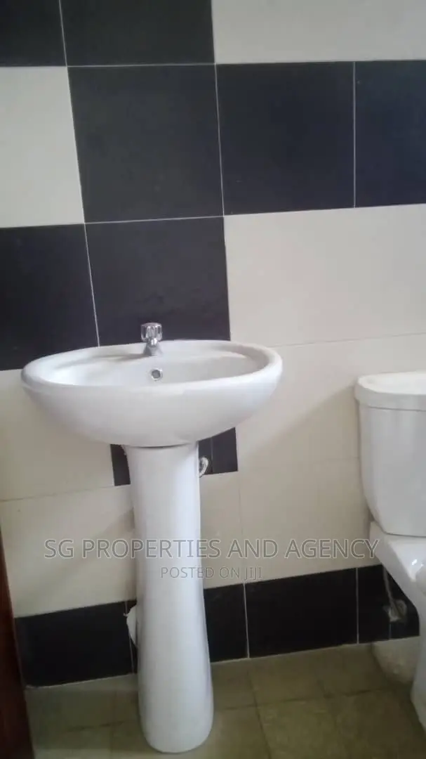 2bdrm Apartment in Community 17, Spintex for rent