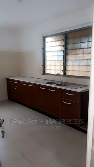 3bdrm Apartment in Ashyie Fulani, Adenta for rent