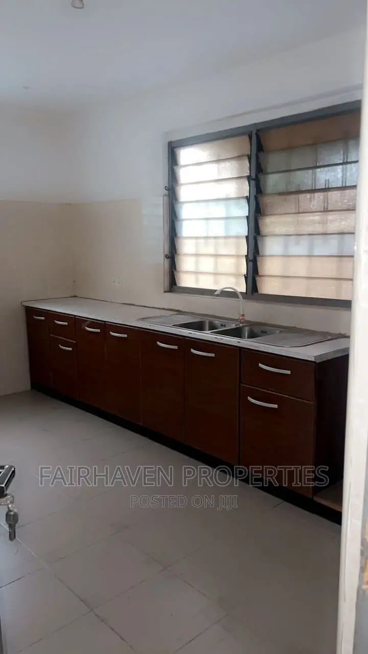 3bdrm Apartment in Ashyie Fulani, Adenta for rent