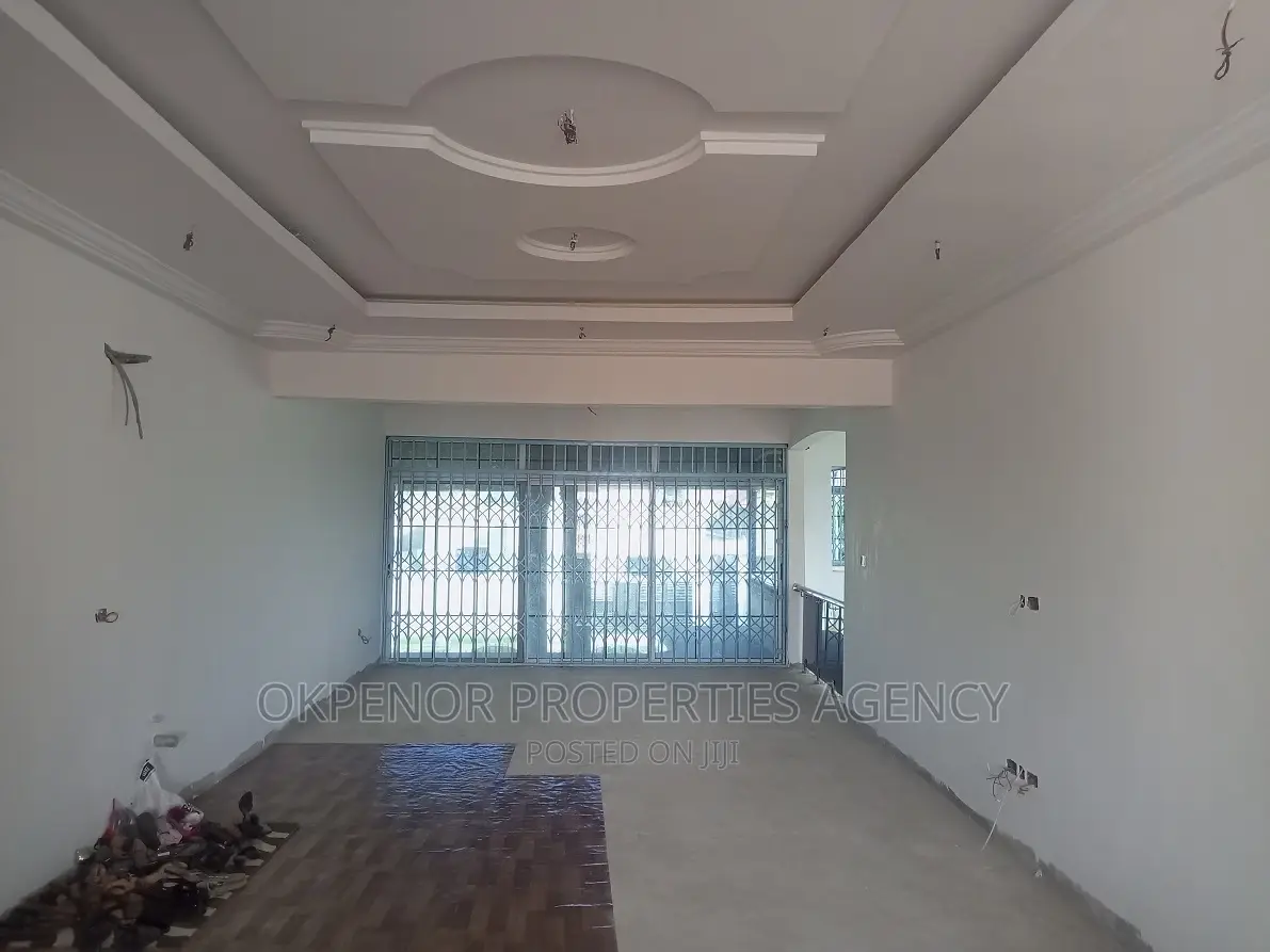 7bdrm House in Lashibi, Sakumono for sale