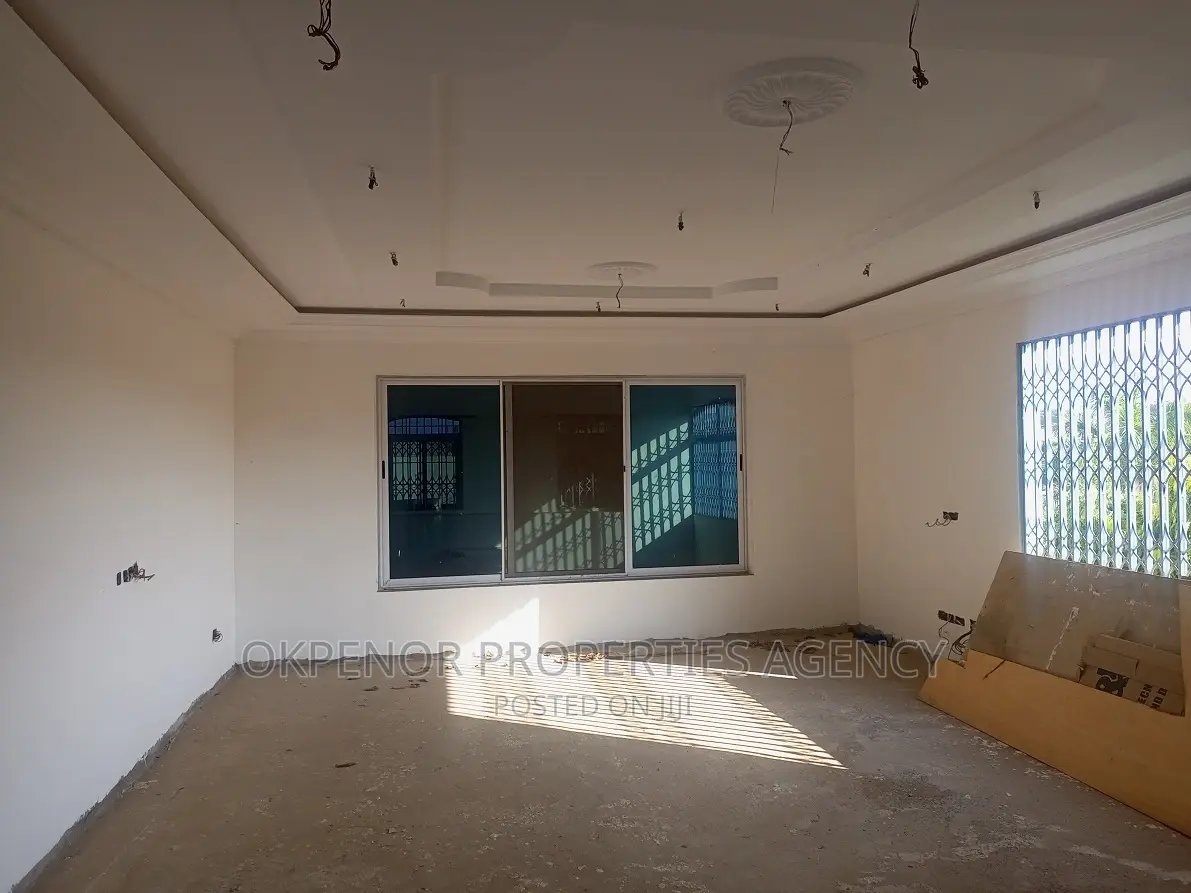 7bdrm House in Lashibi, Sakumono for sale