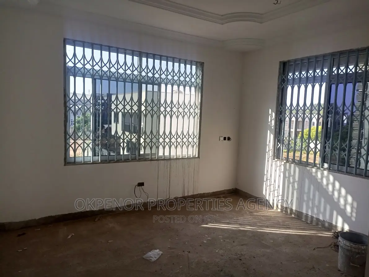 7bdrm House in Lashibi, Sakumono for sale