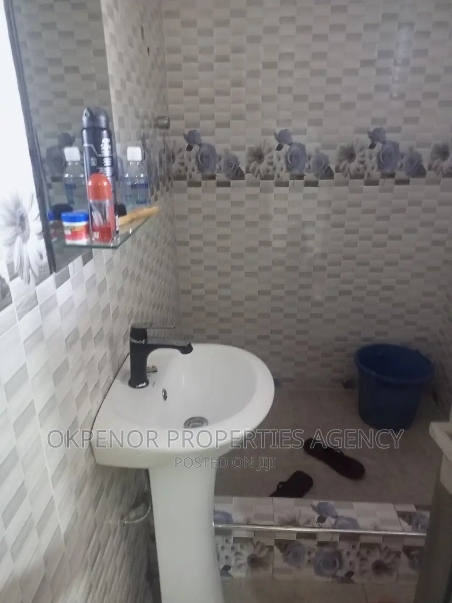 7bdrm House in Lashibi, Sakumono for sale