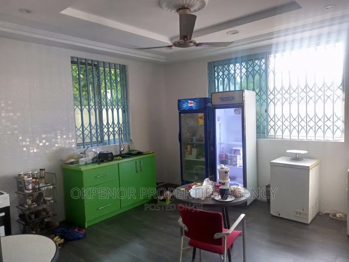 7bdrm House in Lashibi, Sakumono for sale