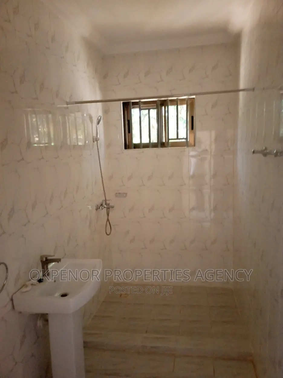 3bdrm House in Devtraco Estate, Tema Metropolitan for rent