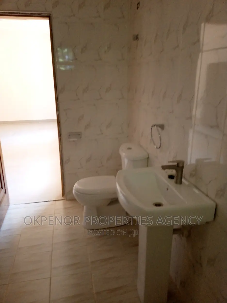 3bdrm House in Devtraco Estate, Tema Metropolitan for rent