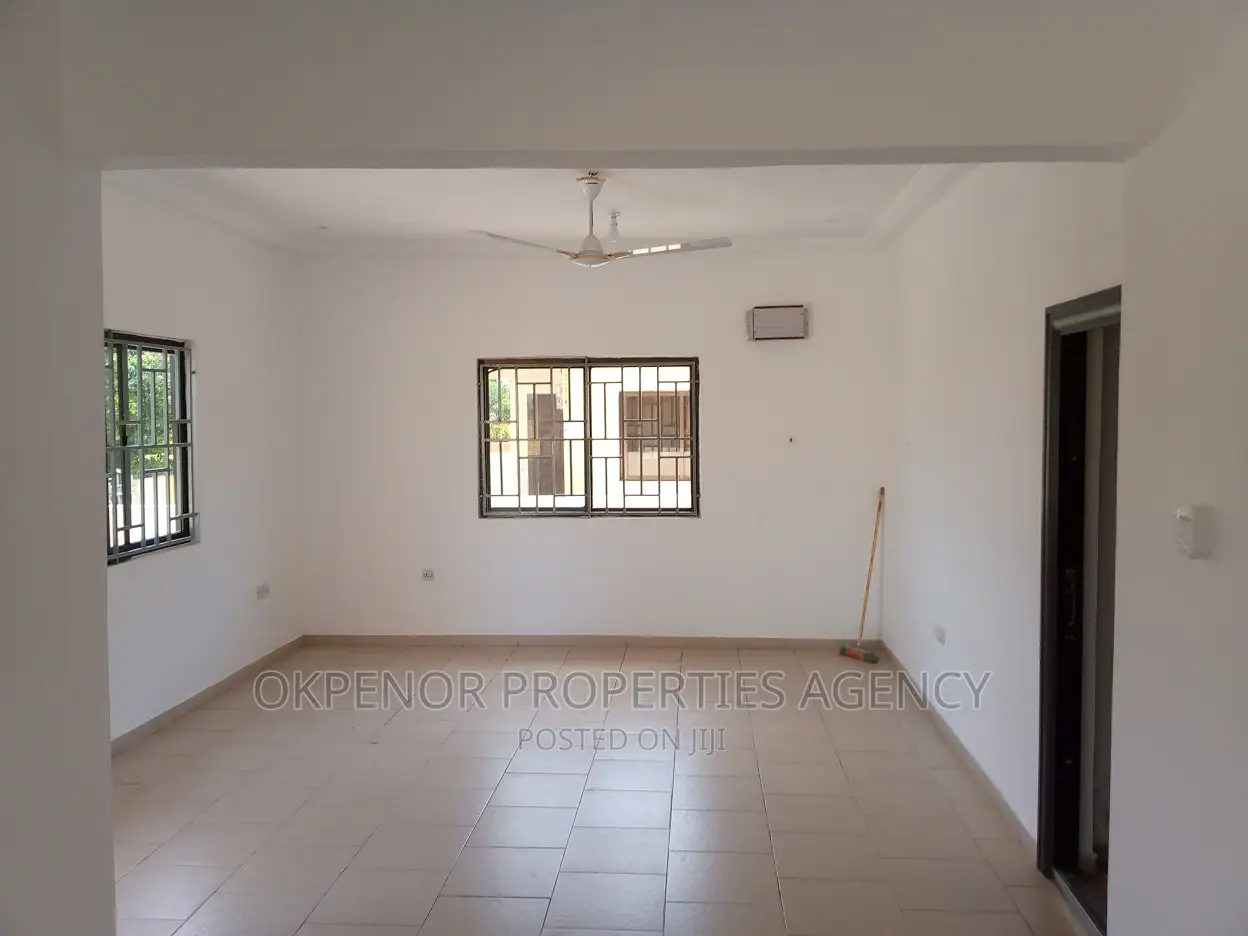 3bdrm House in Devtraco Estate, Tema Metropolitan for rent