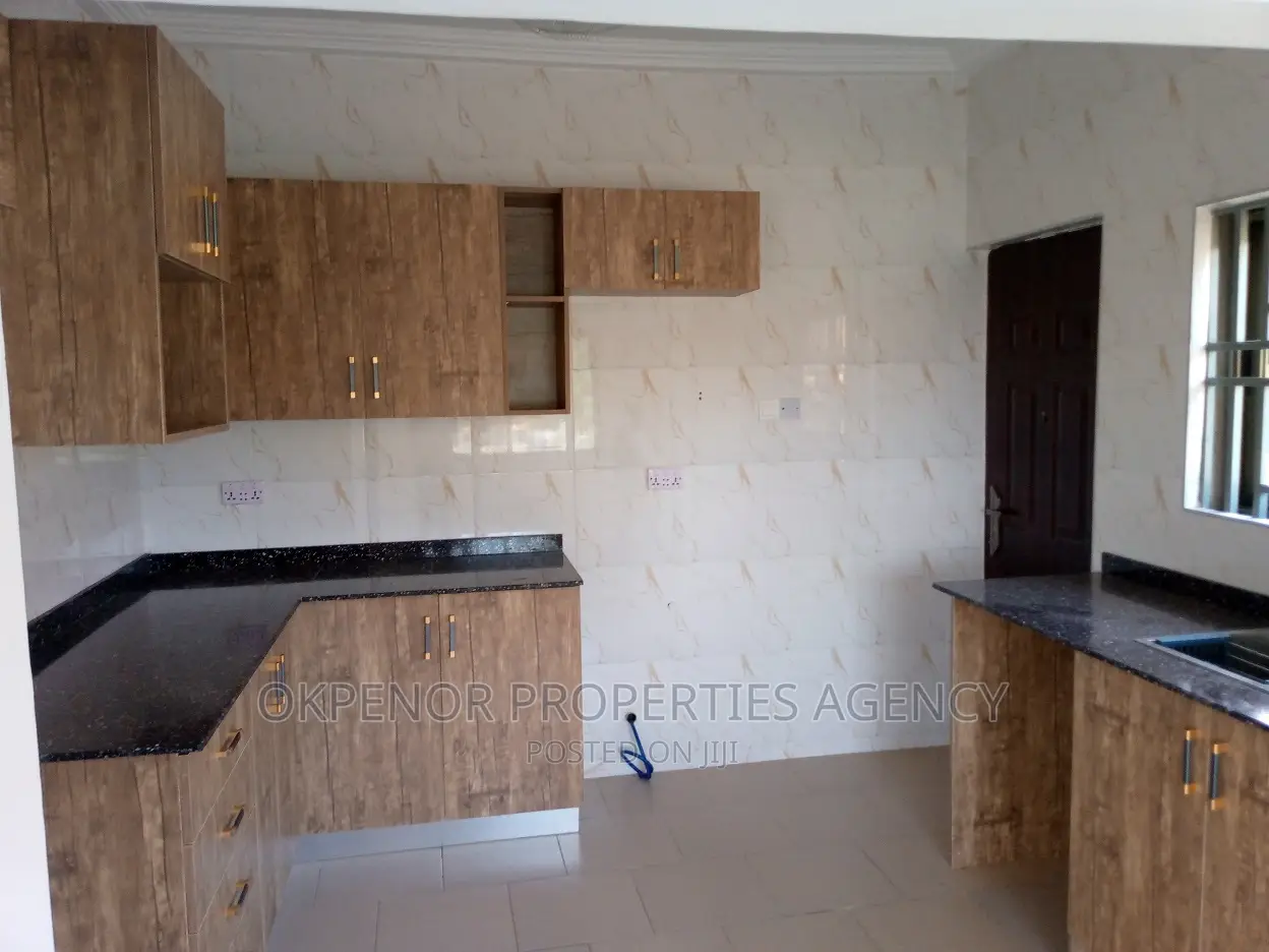 3bdrm House in Devtraco Estate, Tema Metropolitan for rent