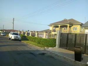 5bdrm House in Com25, Tema Metropolitan for rent
