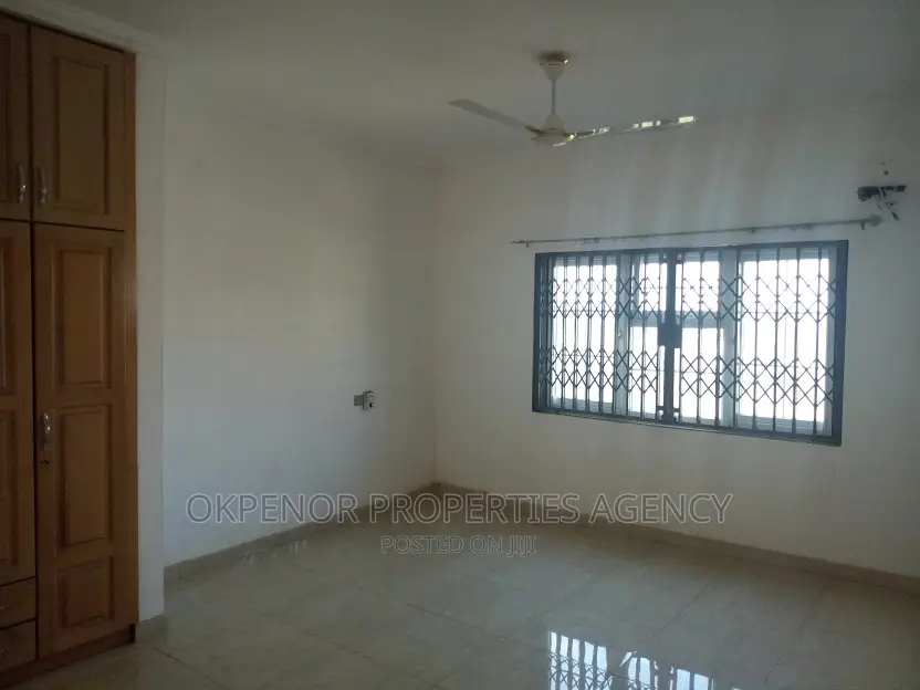 5bdrm House in Com25, Tema Metropolitan for rent