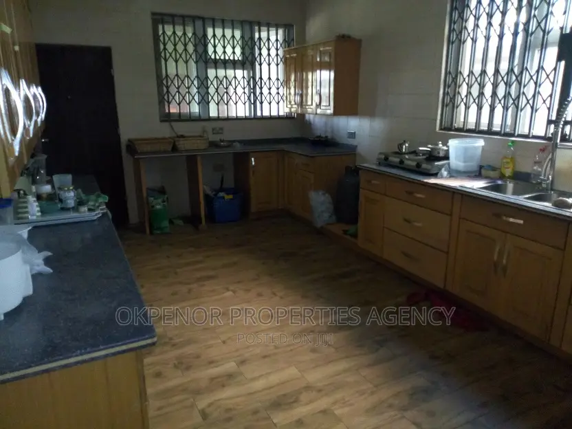 5bdrm House in Com25, Tema Metropolitan for rent