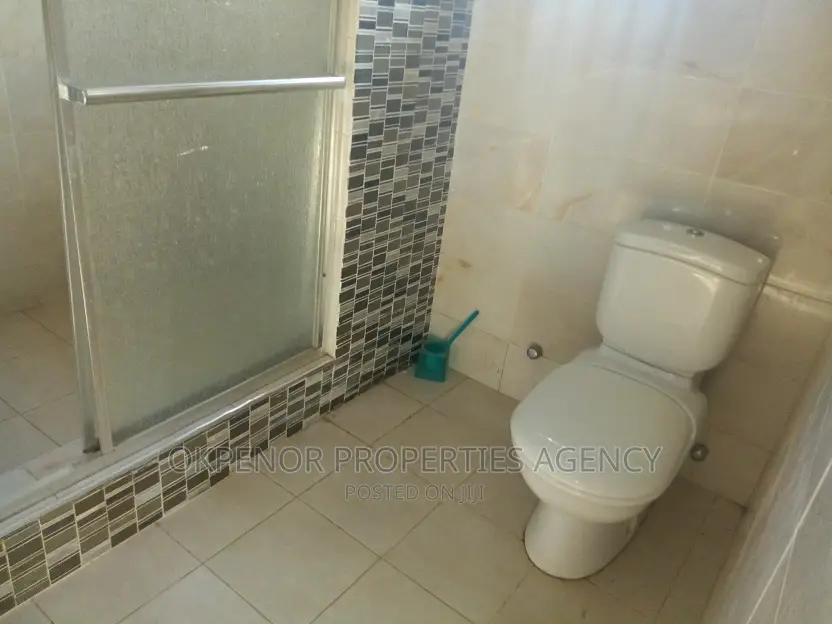 5bdrm House in Com25, Tema Metropolitan for rent