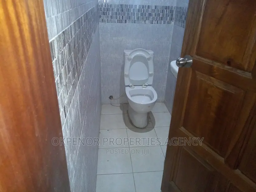 5bdrm House in Com25, Tema Metropolitan for rent