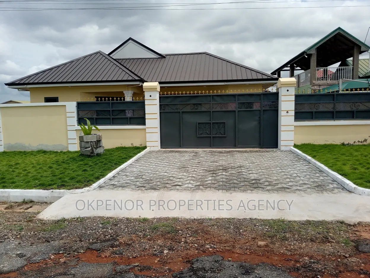 4bdrm House in Comm25, Tema Metropolitan for sale