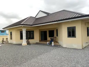 4bdrm House in Comm25, Tema Metropolitan for sale