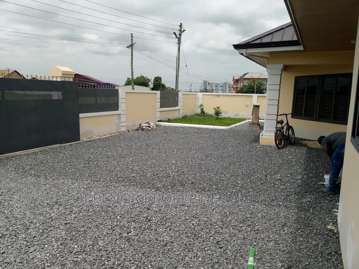 4bdrm House in Comm25, Tema Metropolitan for sale