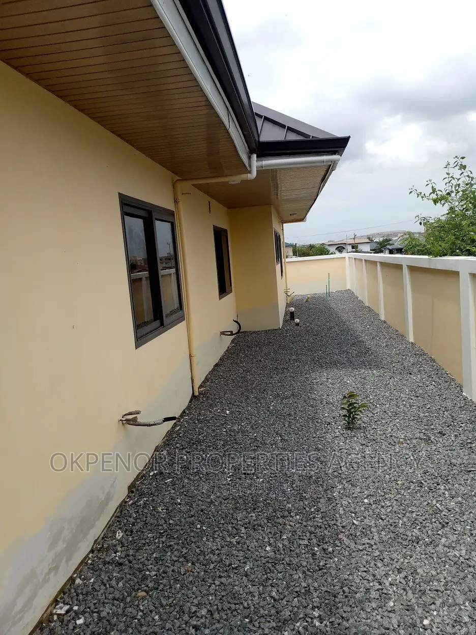 4bdrm House in Comm25, Tema Metropolitan for sale
