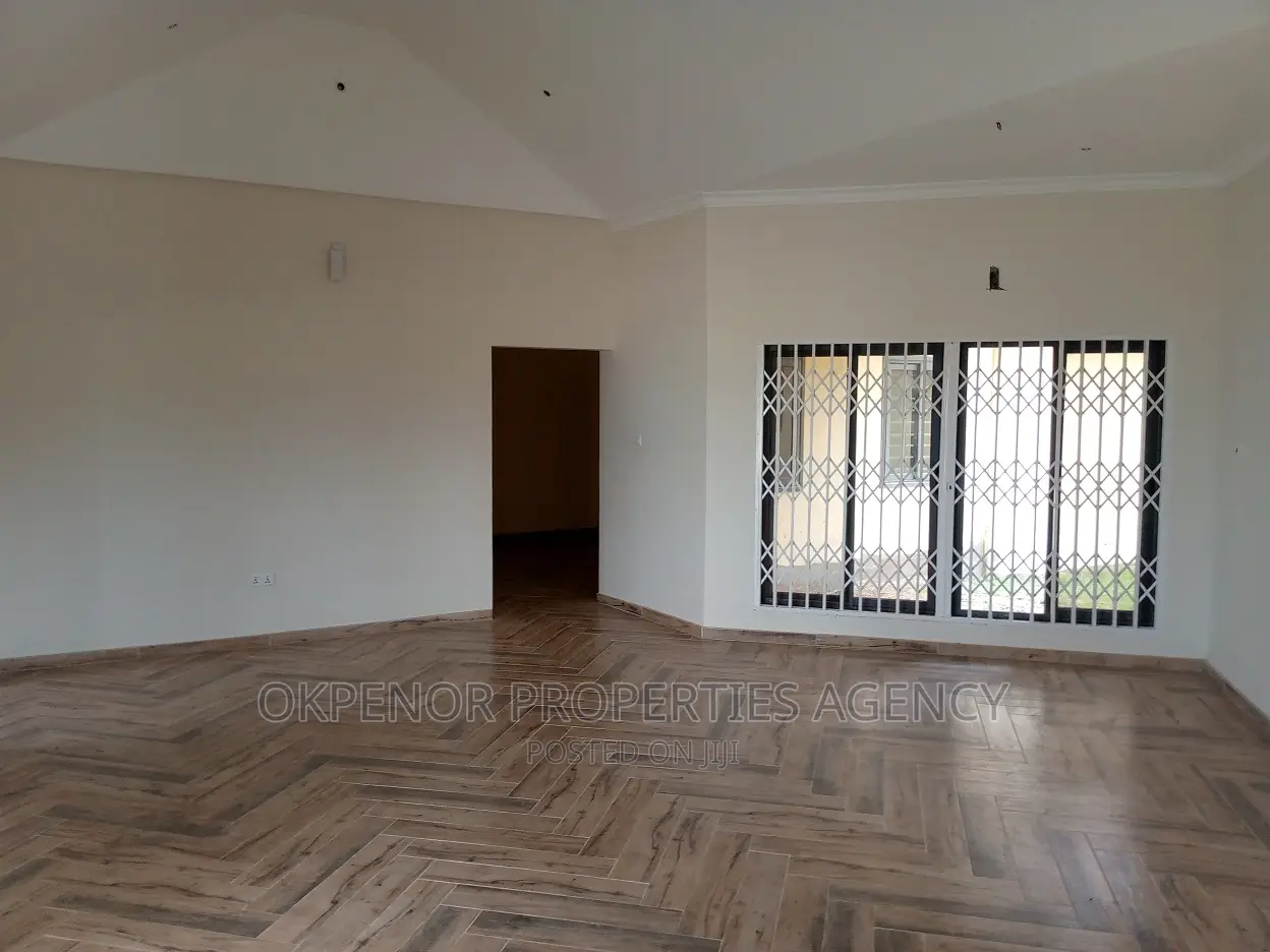 4bdrm House in Comm25, Tema Metropolitan for sale