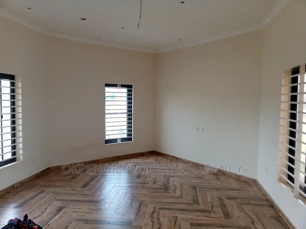 4bdrm House in Comm25, Tema Metropolitan for sale