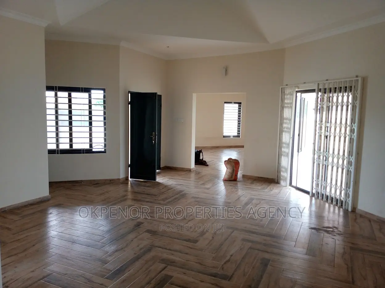 4bdrm House in Comm25, Tema Metropolitan for sale
