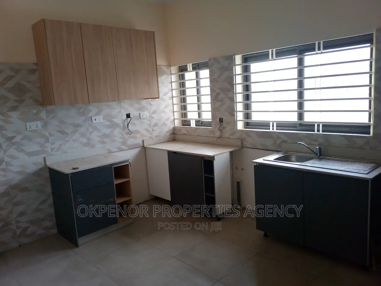 4bdrm House in Comm25, Tema Metropolitan for sale