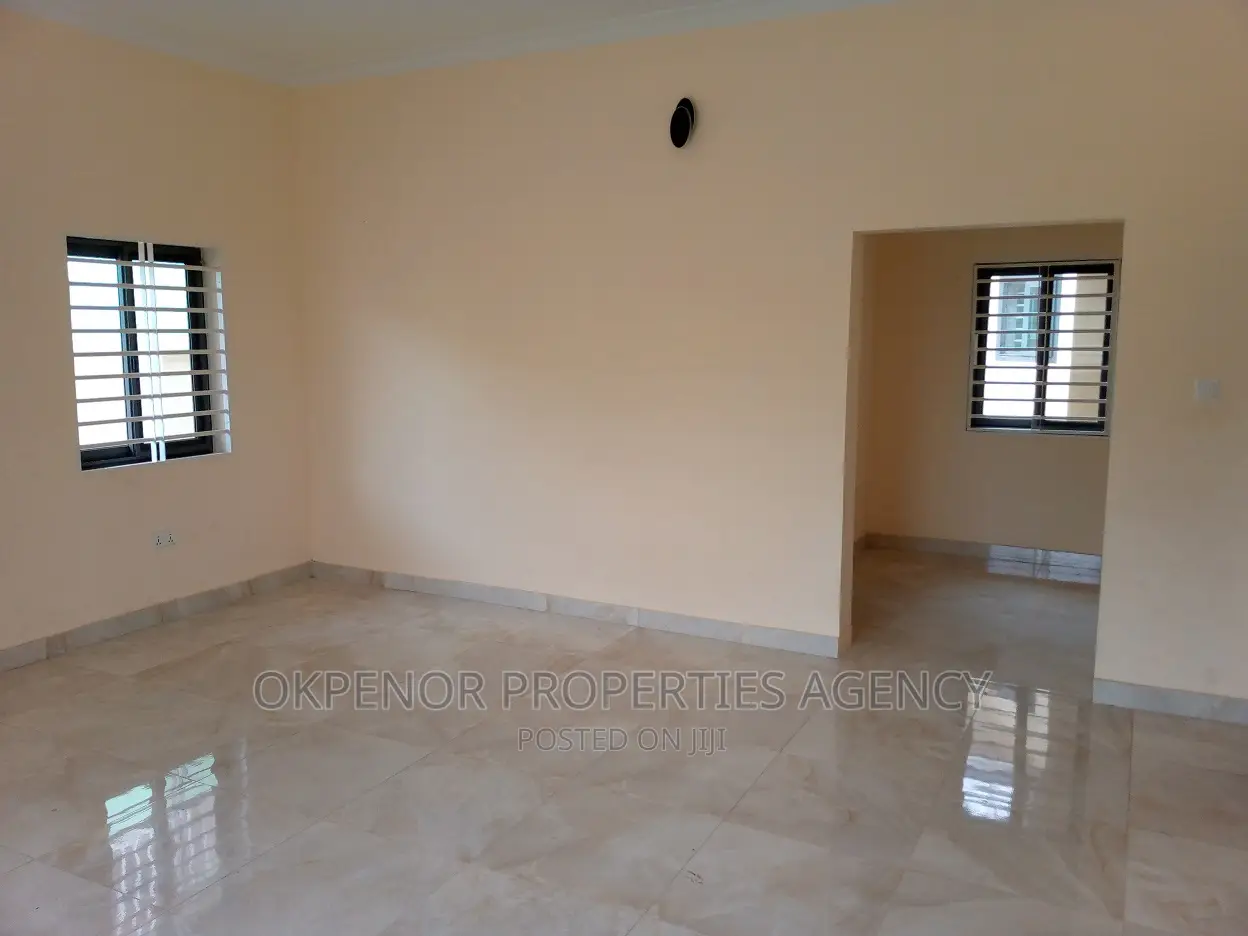4bdrm House in Comm25, Tema Metropolitan for sale