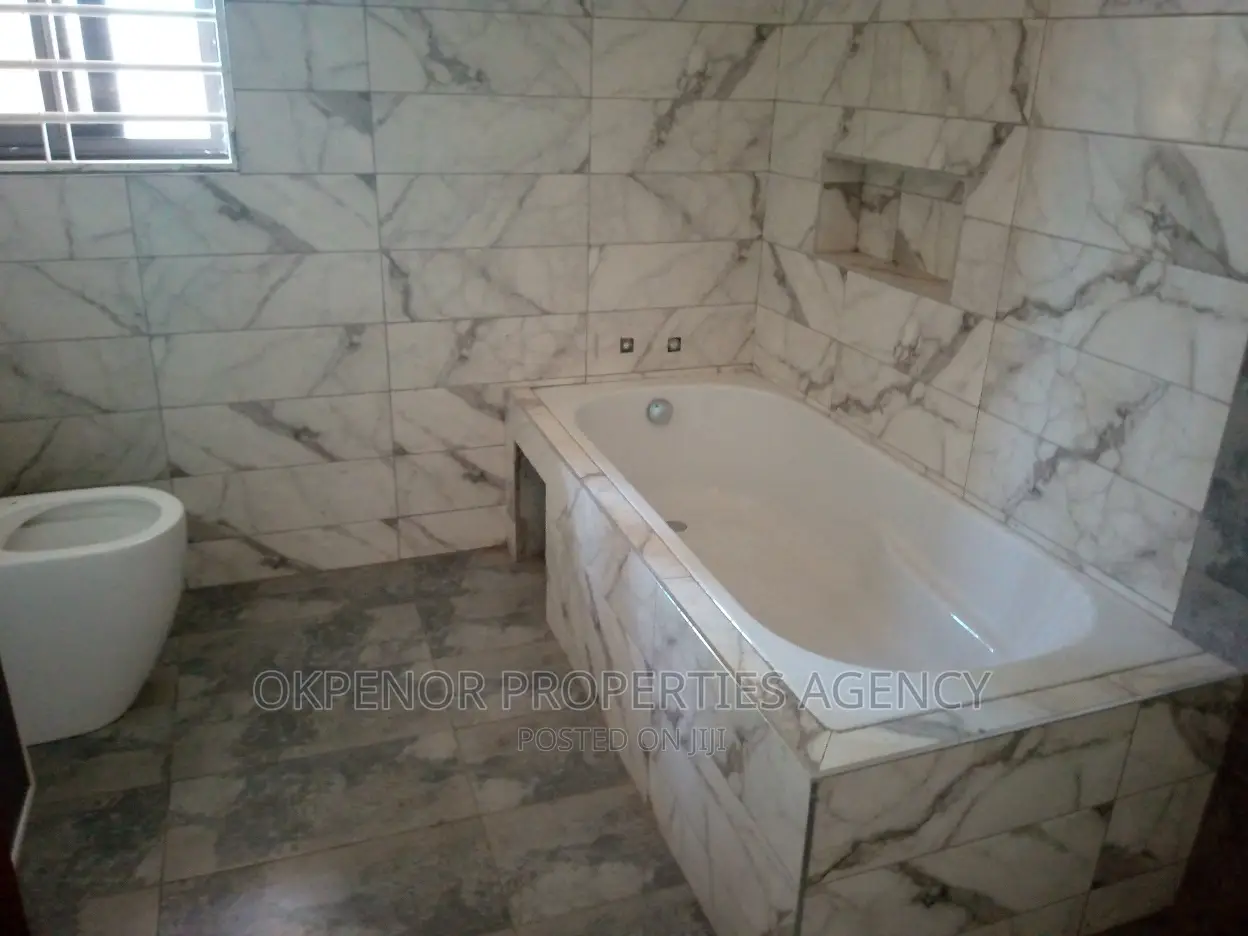 4bdrm House in Comm25, Tema Metropolitan for sale