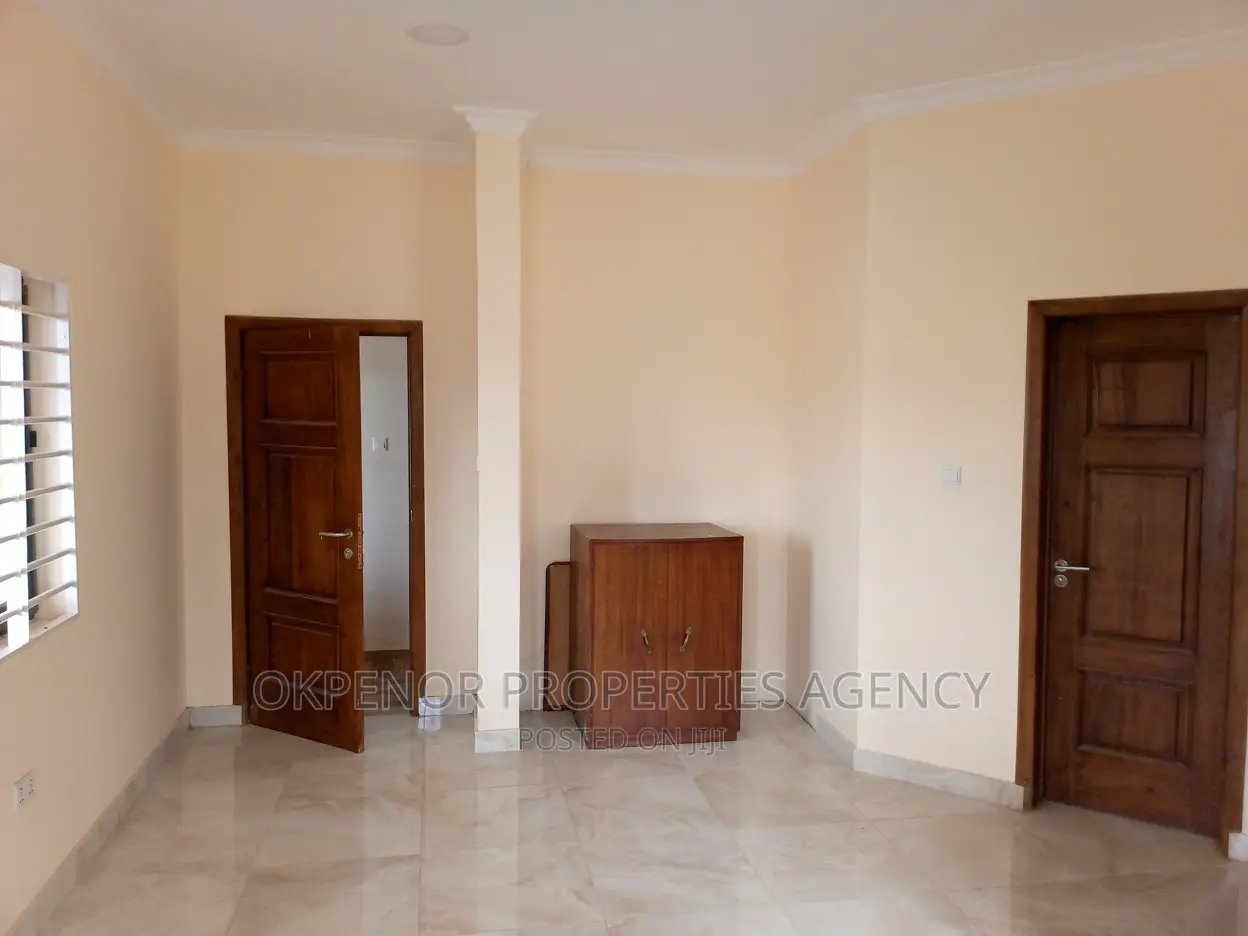 4bdrm House in Comm25, Tema Metropolitan for sale