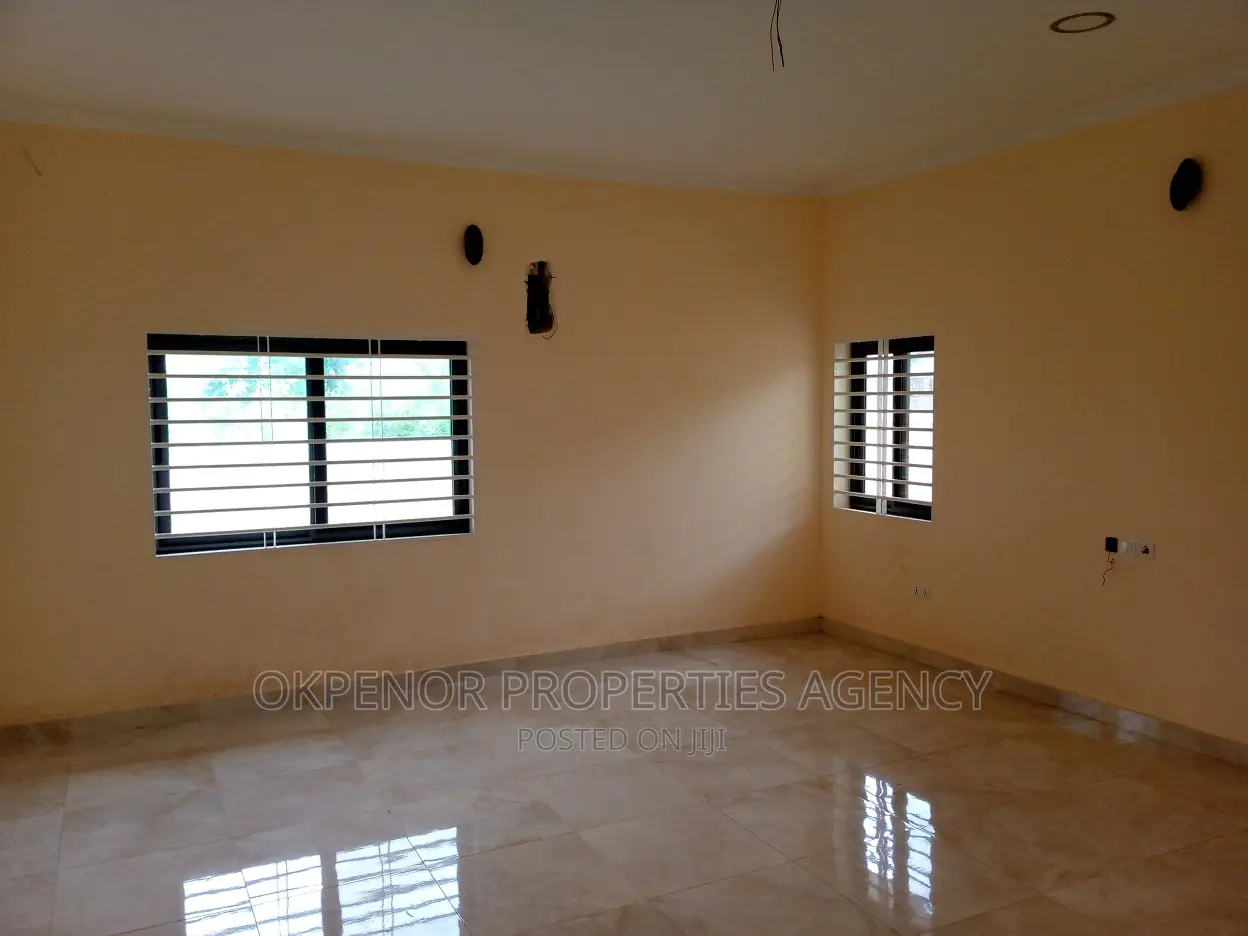 4bdrm House in Comm25, Tema Metropolitan for sale