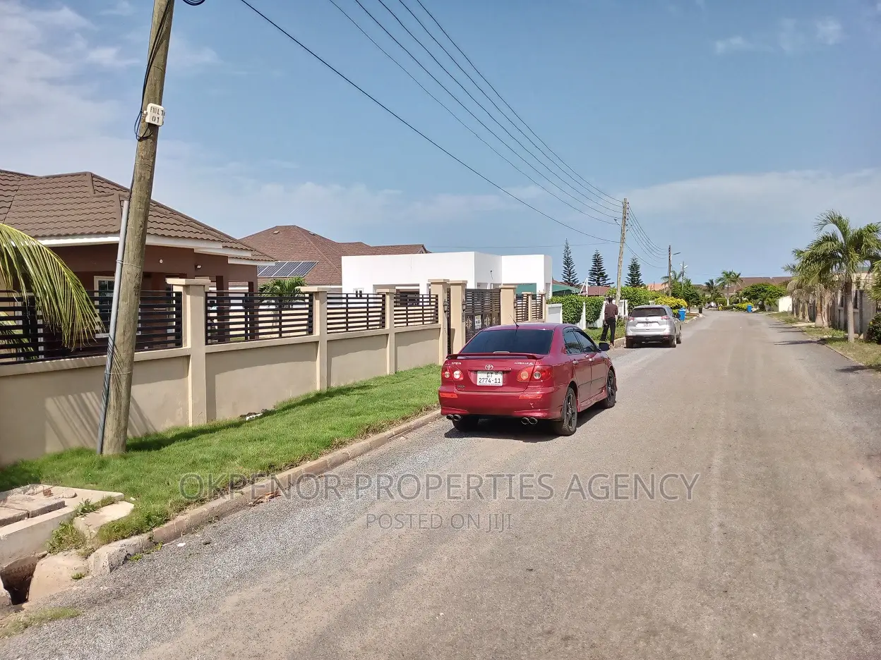 5bdrm House in Devtraco Estate, Tema Metropolitan for sale