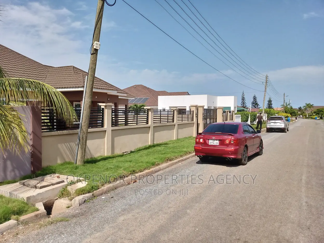5bdrm House in Devtraco Estate, Tema Metropolitan for sale